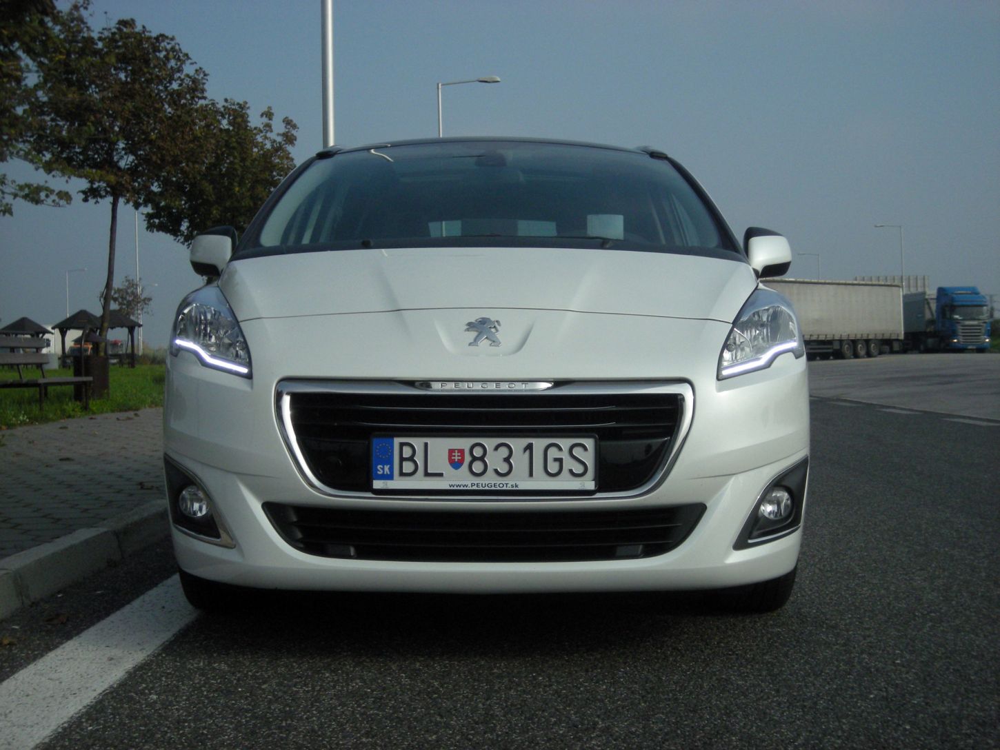 peugeot-5008-hdi-9629g.jpg