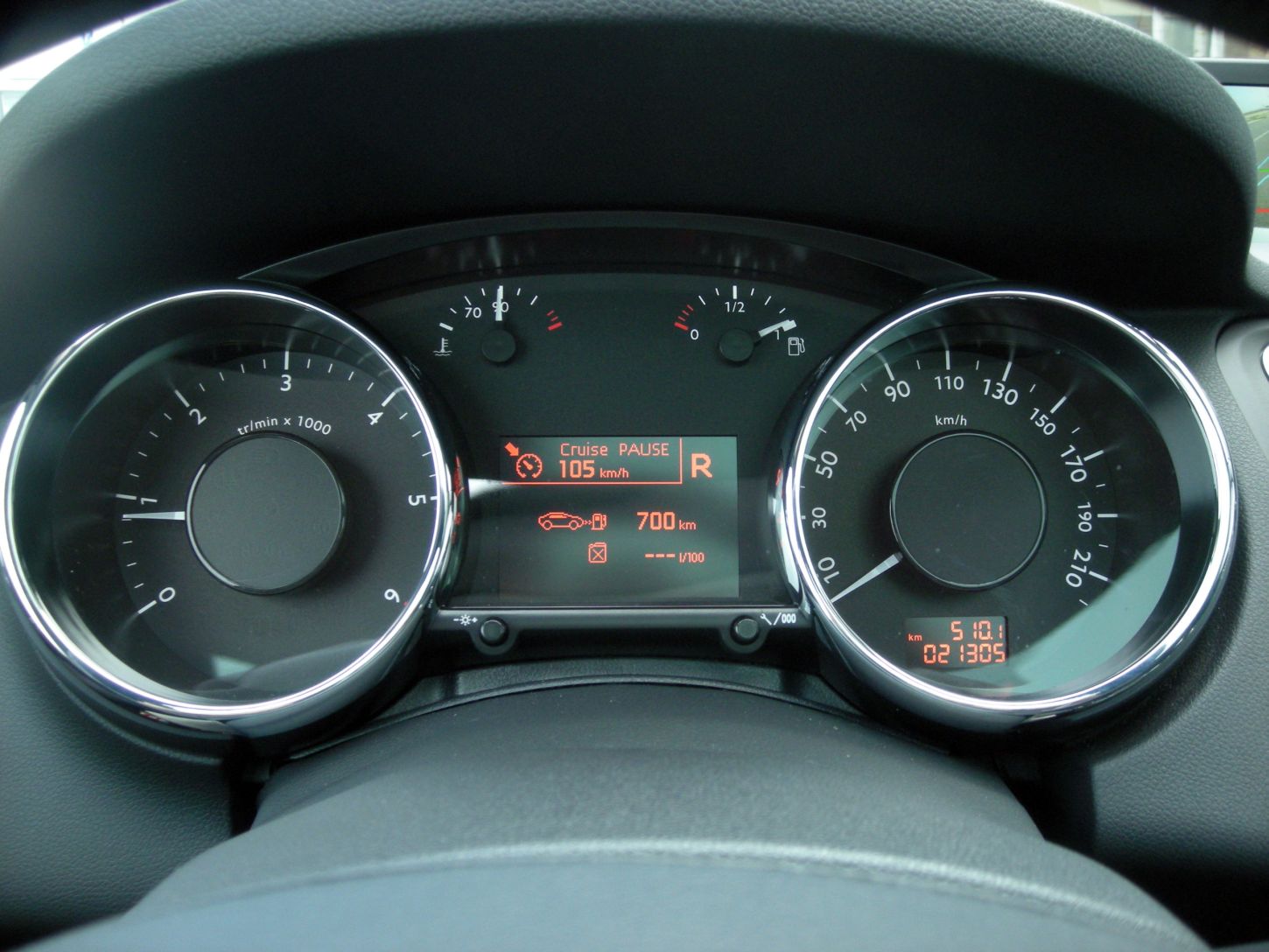 peugeot-5008-hdi-9637g.jpg