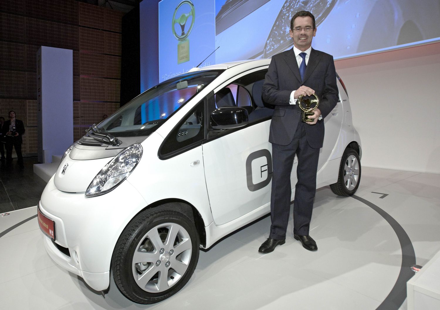 Peugeot;Čoskoro sa Peugeot iOn dostane do bežnej premávky. peugeot-ionprix-g.jpg
