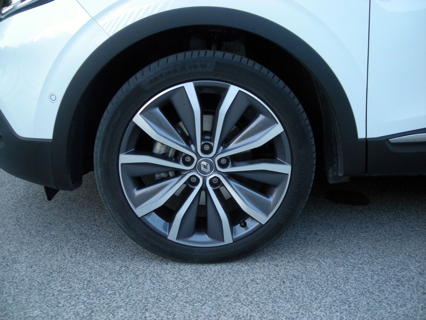 ren-kadjar-4wd-6001g-1.jpg