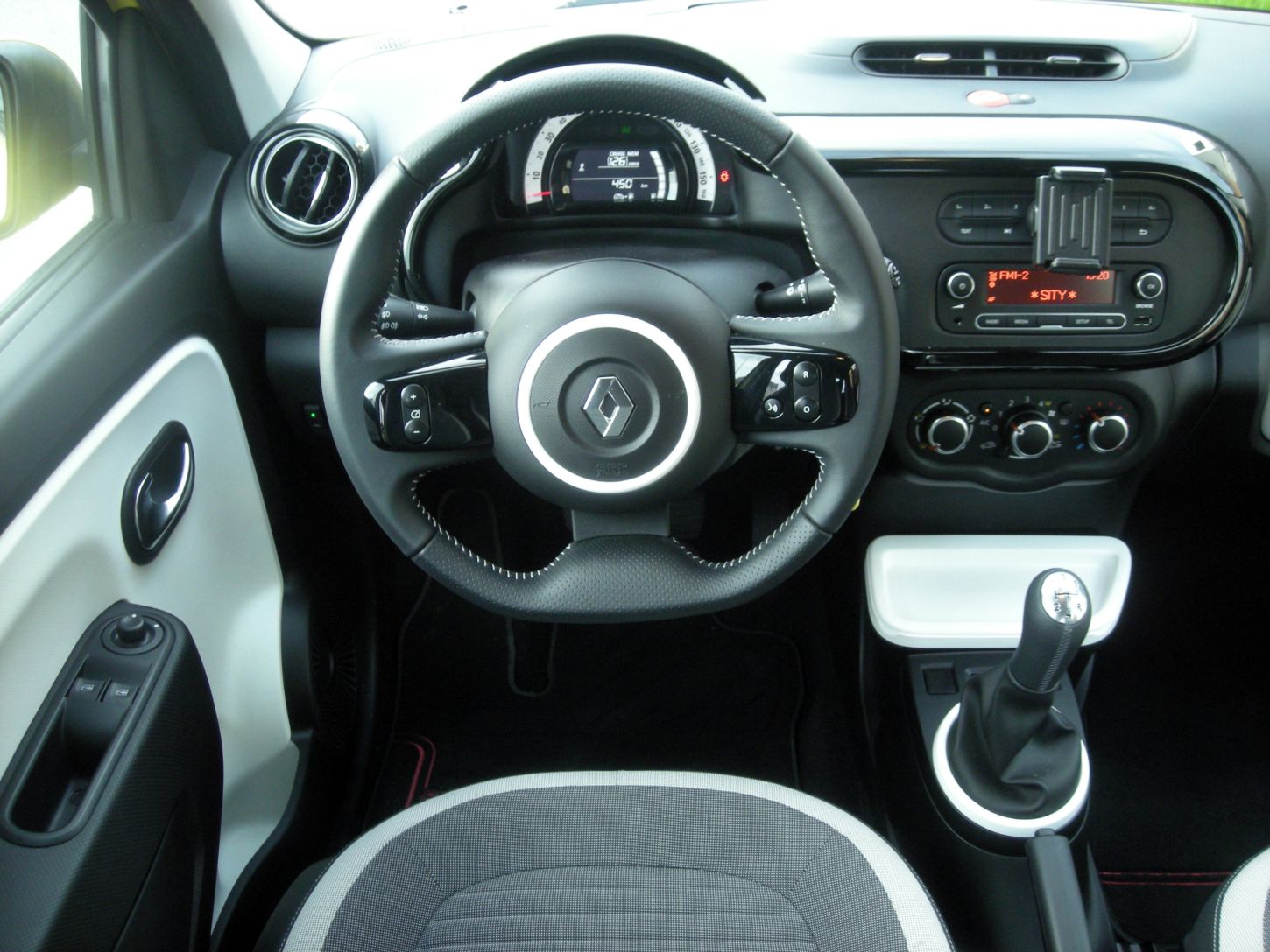ren-twingo-iii-9760g.jpg