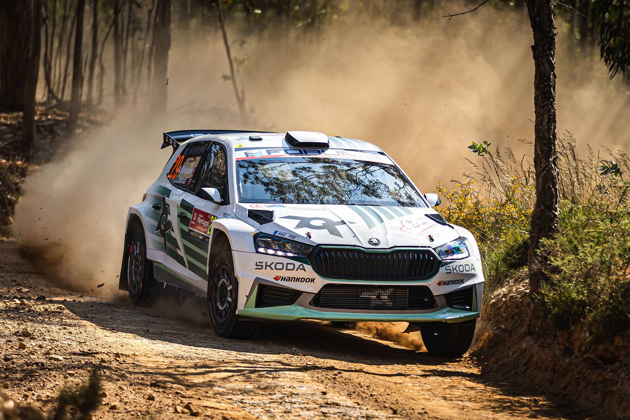 skodamotorsport-rallydeportugal-29-mikkelsen-2.jpg