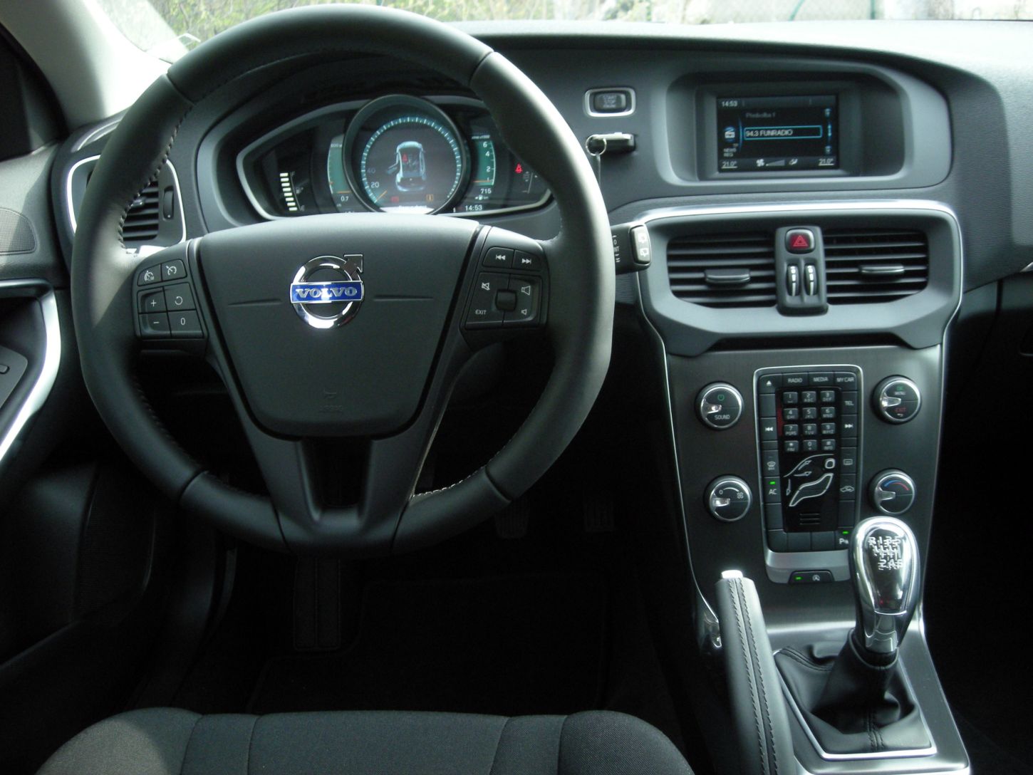 volvo-v40-n9060g.jpg