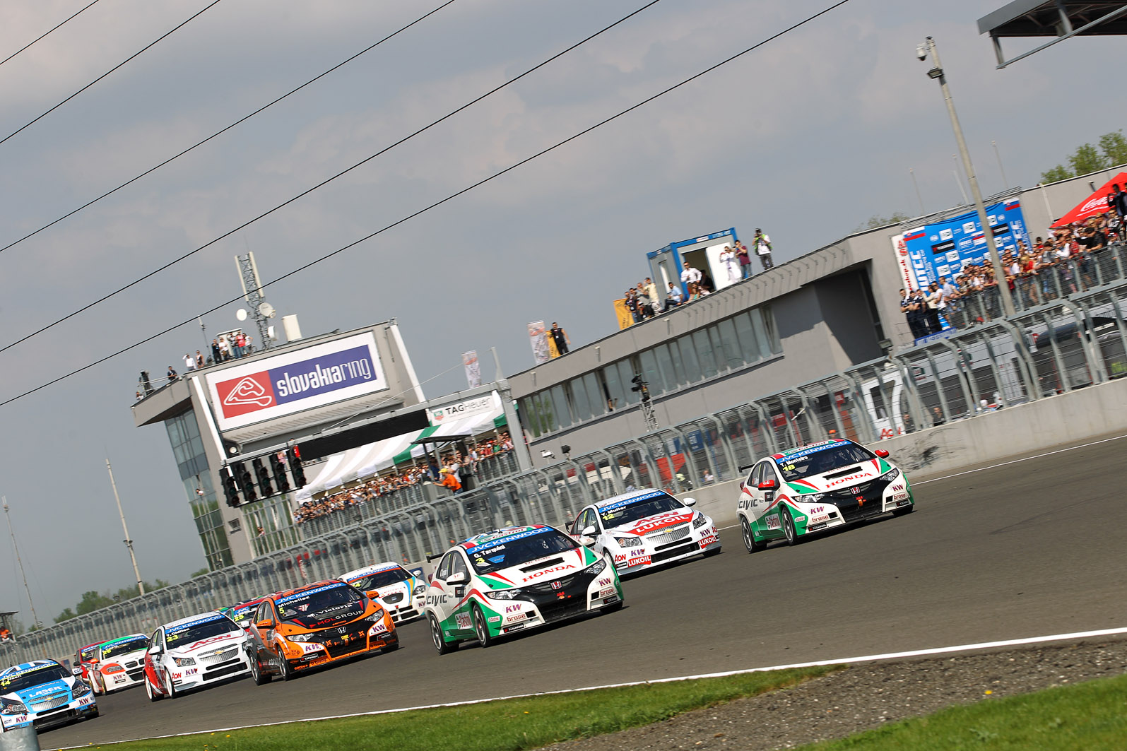 wtcc-start-01.jpg