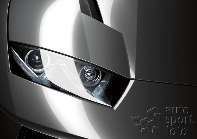 Copyright manufacturer;05-estoque-detail-headlight.jpg