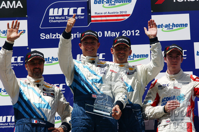 Copyright manufacturer;podium-race1-aut-4.jpg